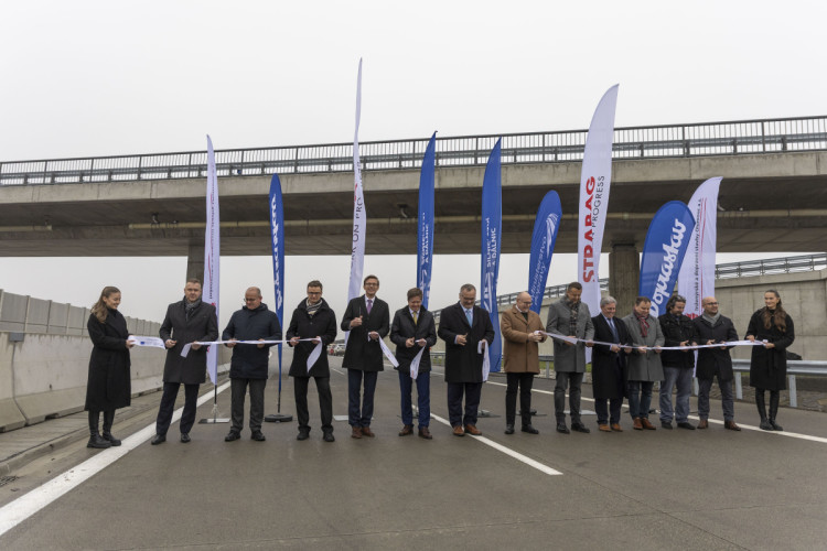 FOTO: Nové dálnice D1 a D55 po slavnostním otevření slouží řidičům