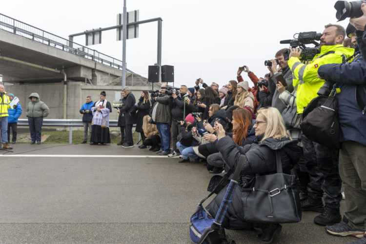 FOTO: Nové dálnice D1 a D55 po slavnostním otevření slouží řidičům