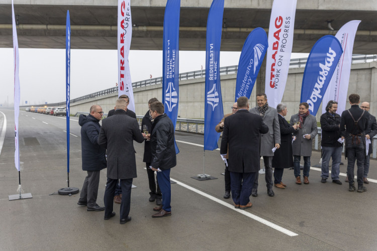 FOTO: Nové dálnice D1 a D55 po slavnostním otevření slouží řidičům