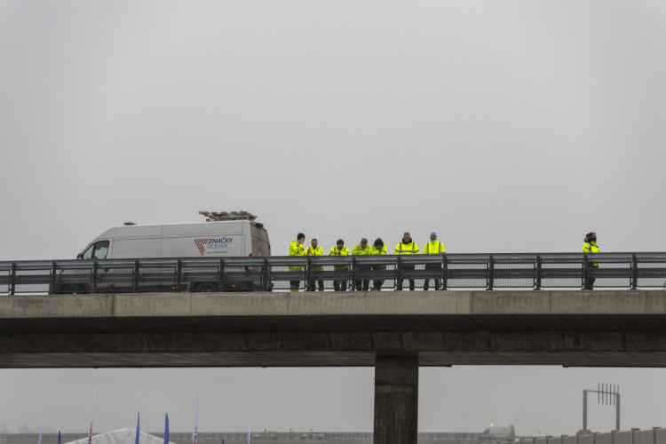 FOTO: Nové dálnice D1 a D55 po slavnostním otevření slouží řidičům