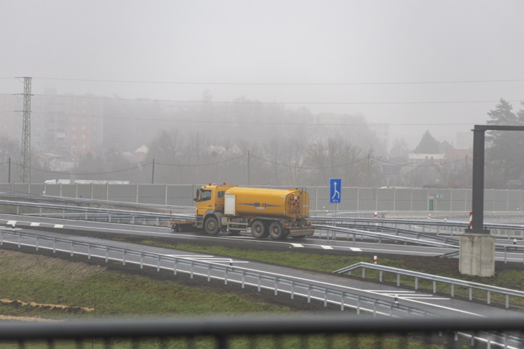 FOTO: Nové dálnice D1 a D55 po slavnostním otevření slouží řidičům