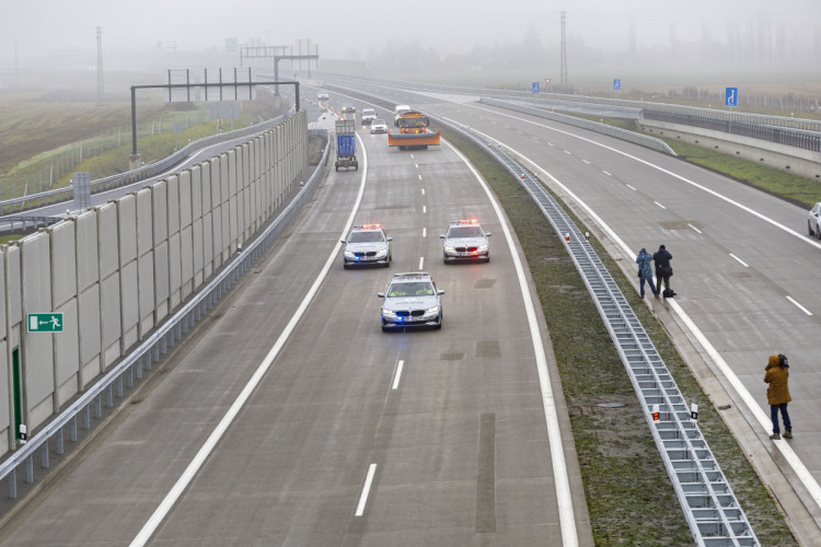 FOTO: Nové dálnice D1 a D55 po slavnostním otevření slouží řidičům