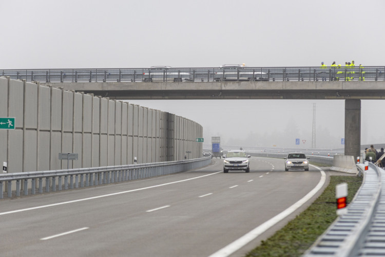 FOTO: Nové dálnice D1 a D55 po slavnostním otevření slouží řidičům