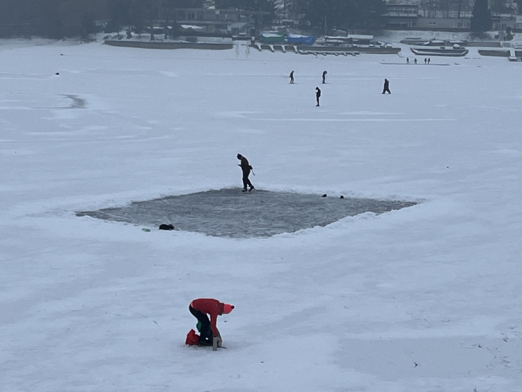 FOTO: Brusle i běžky. Na Pryglu dovádí desítky lidí