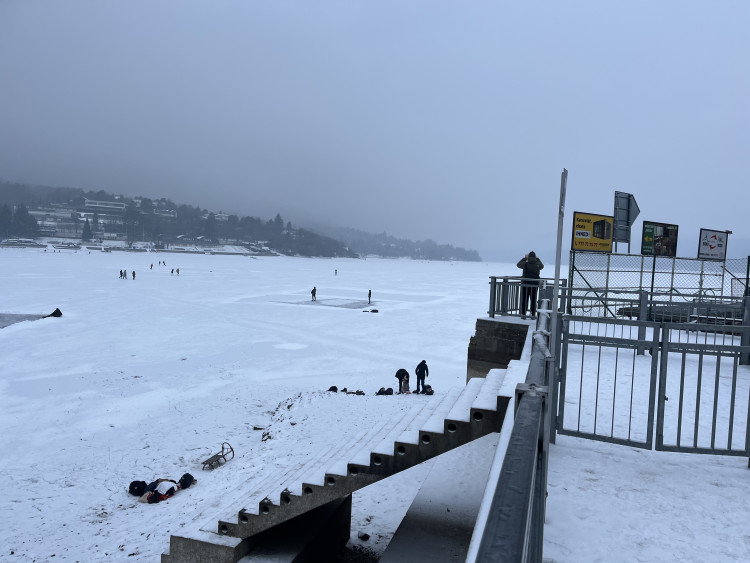 FOTO: Brusle i běžky. Na Pryglu dovádí desítky lidí