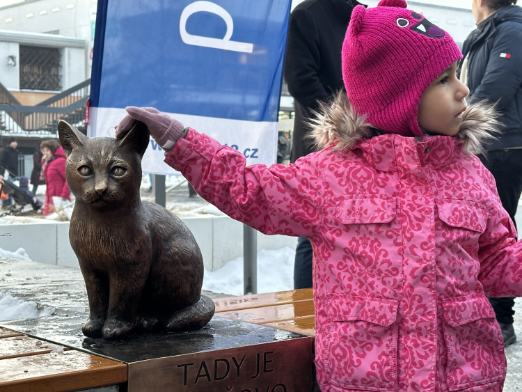 FOTOGALERIE: Socha kocoura Mikeše na Sofijském náměstí