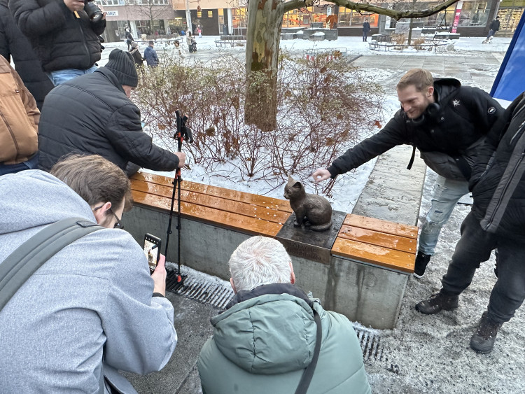 FOTOGALERIE: Socha kocoura Mikeše na Sofijském náměstí