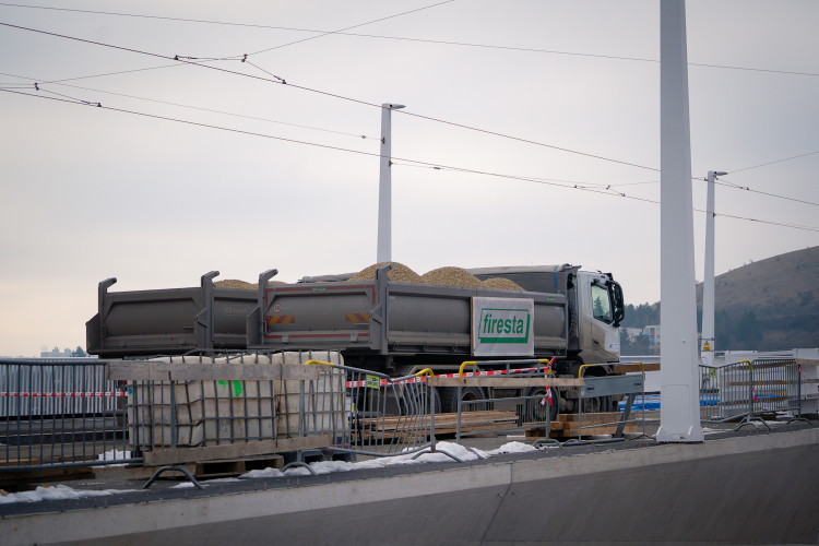 FOTOGALERIE: Zatěžovací zkouška Dvoreckého mostu