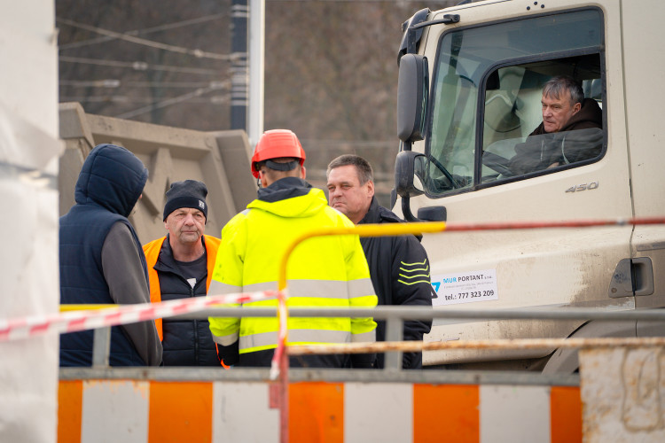 FOTOGALERIE: Zatěžovací zkouška Dvoreckého mostu