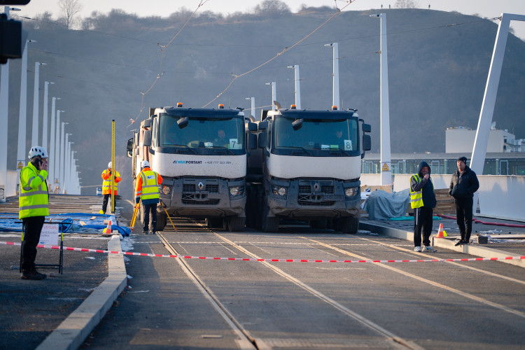 FOTOGALERIE: Zatěžovací zkouška Dvoreckého mostu