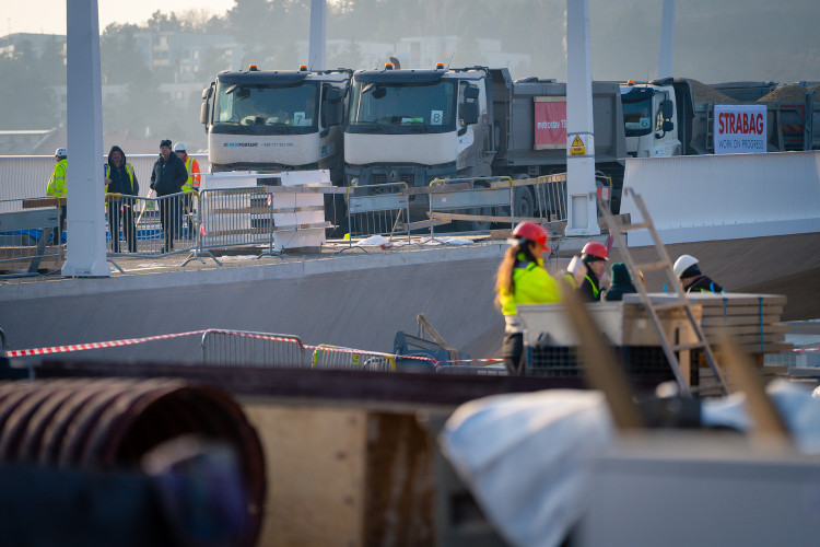 FOTOGALERIE: Zatěžovací zkouška Dvoreckého mostu