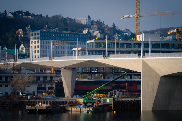 FOTOGALERIE: Zatěžovací zkouška Dvoreckého mostu