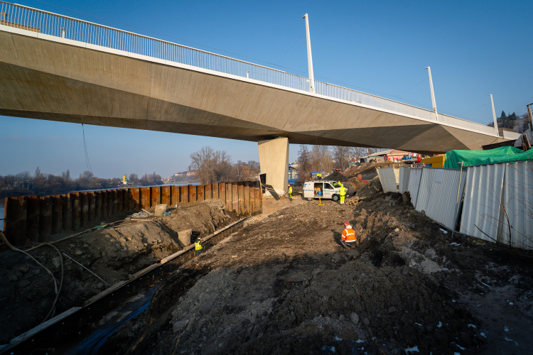 FOTOGALERIE: Zatěžovací zkouška Dvoreckého mostu