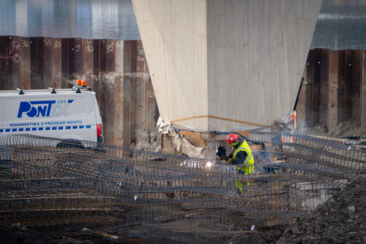 FOTOGALERIE: Zatěžovací zkouška Dvoreckého mostu