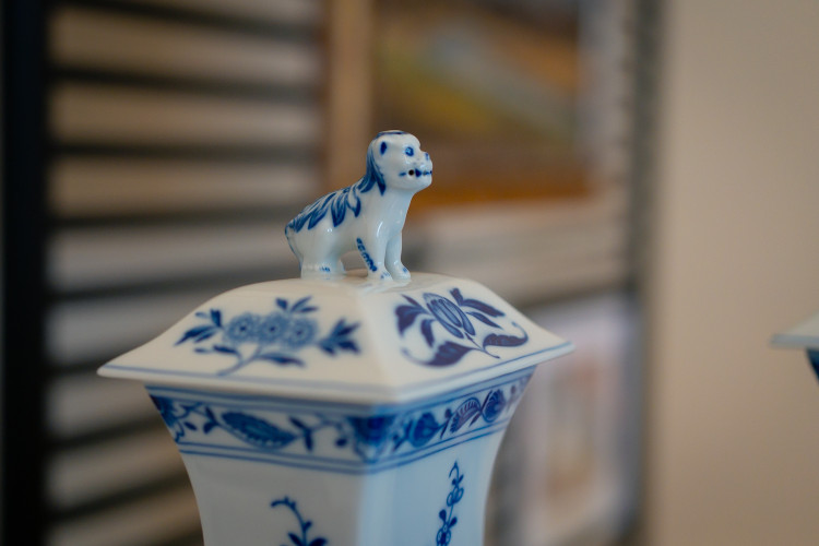 Cibulákové vázy s poklopem z Portugalska