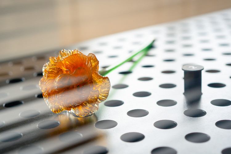 Skleněný karafiát z Klatov