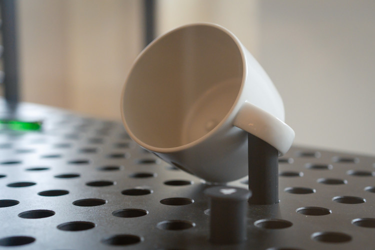 Prsní hrnek předený u příležitosti Dne zdraví na Pražském hradě.