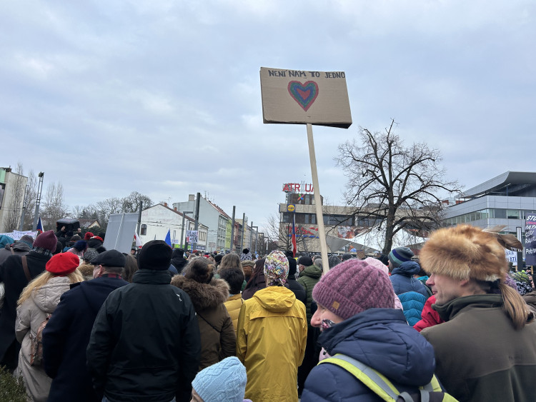 GALERIE: V Hradci Králové se na podporu prezidenta sešly stovky lidí