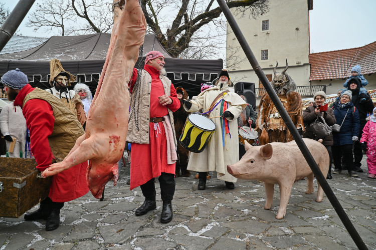 Masopust na hradě. Nechyběla ani nefalšovaná zabíjačka