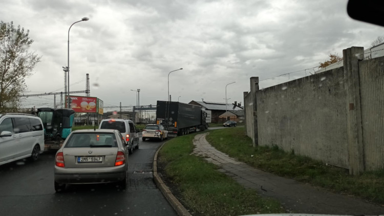 FOTOGALERIE: Před otevřením D1 byl Přerov zacpaný auty a kamiony