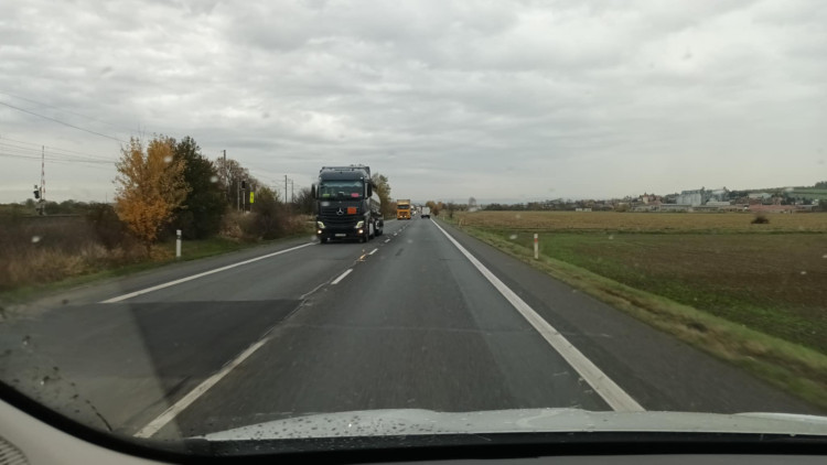 FOTOGALERIE: Před otevřením D1 byl Přerov zacpaný auty a kamiony