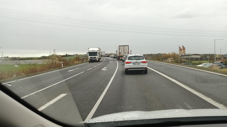 FOTOGALERIE: Před otevřením D1 byl Přerov zacpaný auty a kamiony