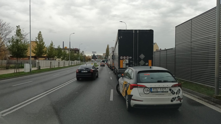 FOTOGALERIE: Před otevřením D1 byl Přerov zacpaný auty a kamiony