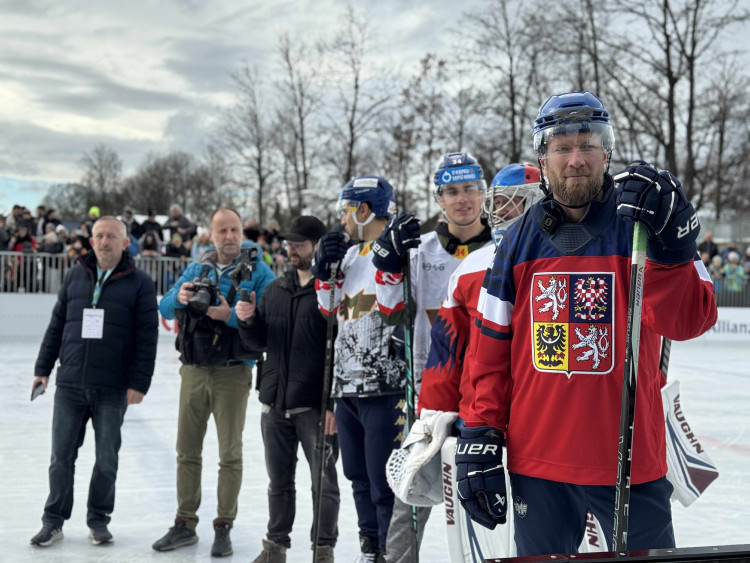 Prezident si na olympijském festivalu vyzkoušel curling i biatlon