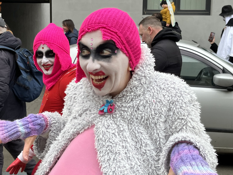 Okolí Káznice ožilo masopustem. Průvod vedla nevěsta s rostoucím břichem