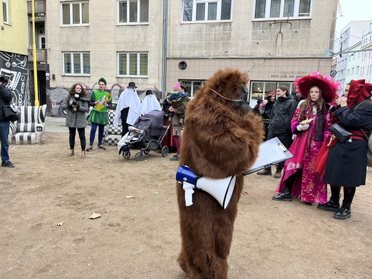 Okolí Káznice ožilo masopustem. Průvod vedla nevěsta s rostoucím břichem