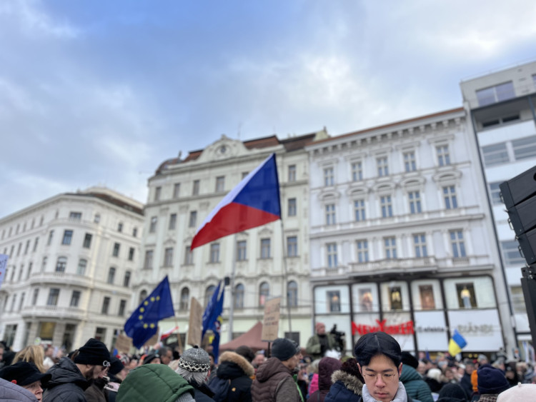 FOTO: Svoboďák praská ve švech. V Brně přišly prezidenta podpořit tisíce lidí
