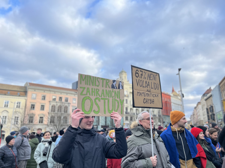 FOTO: Svoboďák praská ve švech. V Brně přišly prezidenta podpořit tisíce lidí