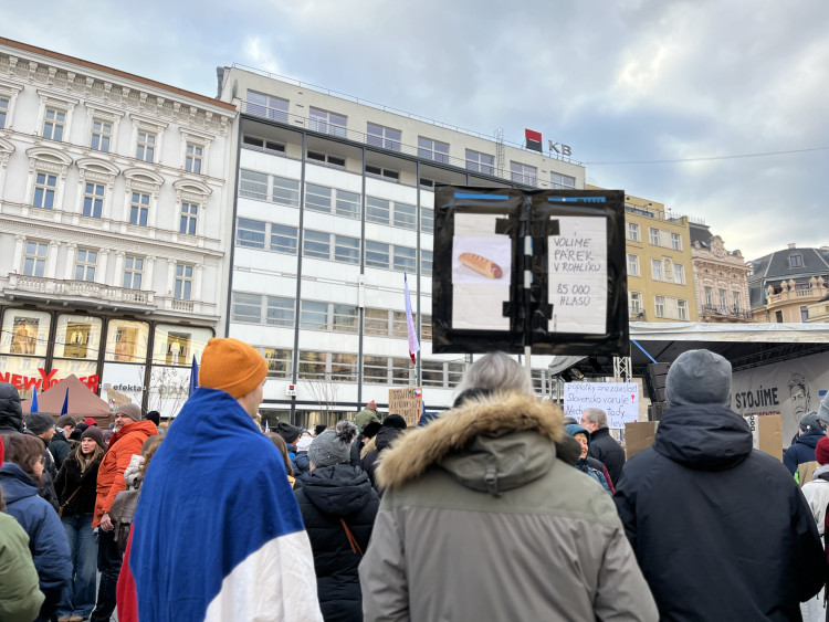 FOTO: Svoboďák praská ve švech. V Brně přišly prezidenta podpořit tisíce lidí