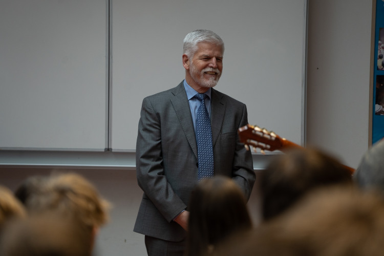 FOTOGALERIE: Návštěva prezidenta Pavla na ZŠ Generála Františka Fajtla