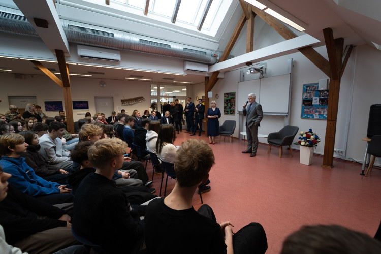 FOTOGALERIE: Návštěva prezidenta Pavla na ZŠ Generála Františka Fajtla