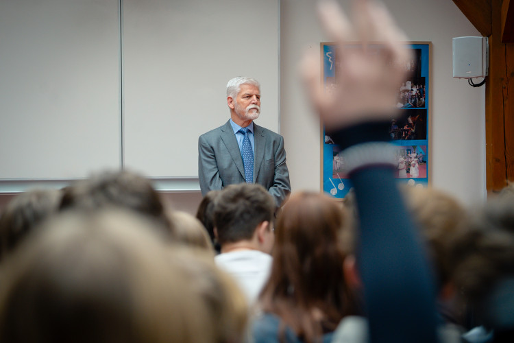 FOTOGALERIE: Návštěva prezidenta Pavla na ZŠ Generála Františka Fajtla