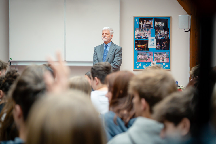 FOTOGALERIE: Návštěva prezidenta Pavla na ZŠ Generála Františka Fajtla