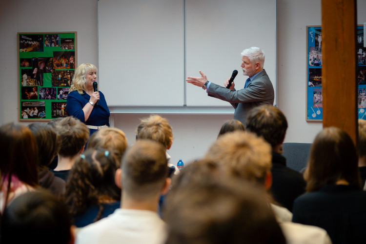 FOTOGALERIE: Návštěva prezidenta Pavla na ZŠ Generála Františka Fajtla