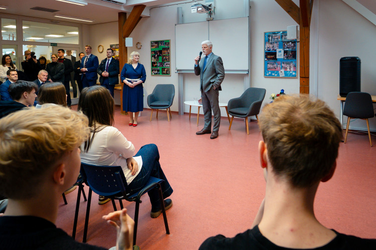 FOTOGALERIE: Návštěva prezidenta Pavla na ZŠ Generála Františka Fajtla