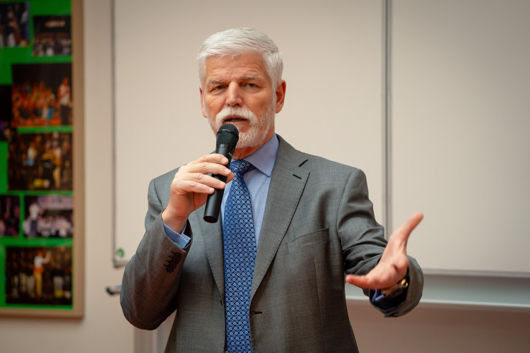 FOTOGALERIE: Návštěva prezidenta Pavla na ZŠ Generála Františka Fajtla