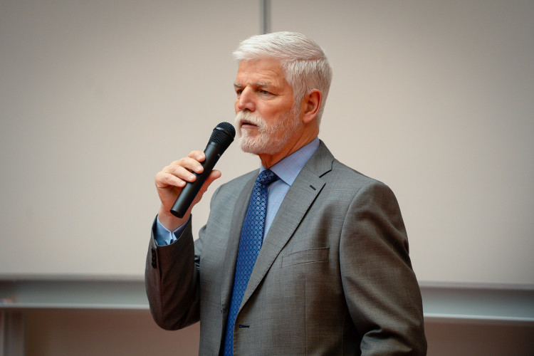 FOTOGALERIE: Návštěva prezidenta Pavla na ZŠ Generála Františka Fajtla