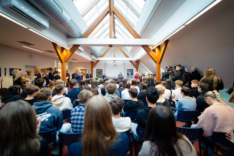 FOTOGALERIE: Návštěva prezidenta Pavla na ZŠ Generála Františka Fajtla