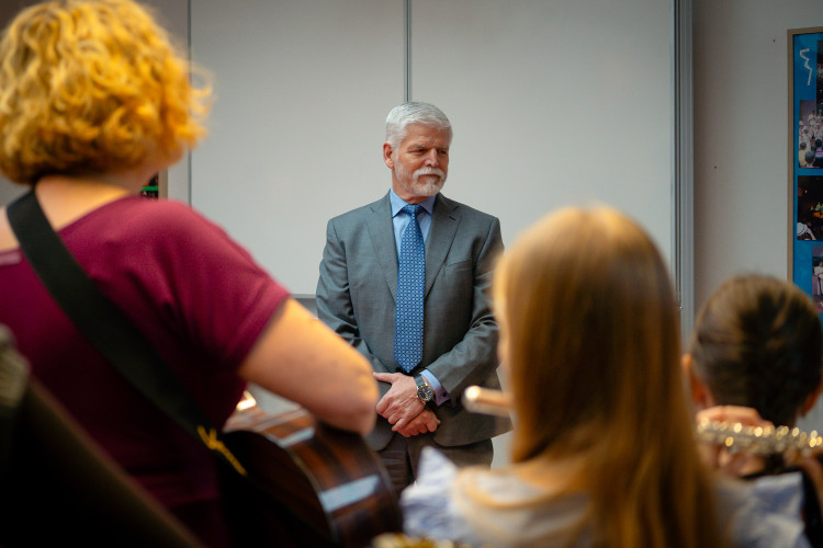 FOTOGALERIE: Návštěva prezidenta Pavla na ZŠ Generála Františka Fajtla