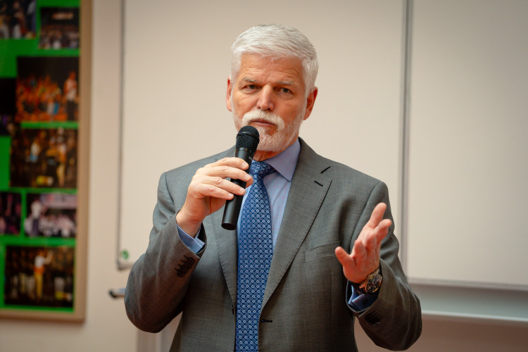 FOTOGALERIE: Návštěva prezidenta Pavla na ZŠ Generála Františka Fajtla