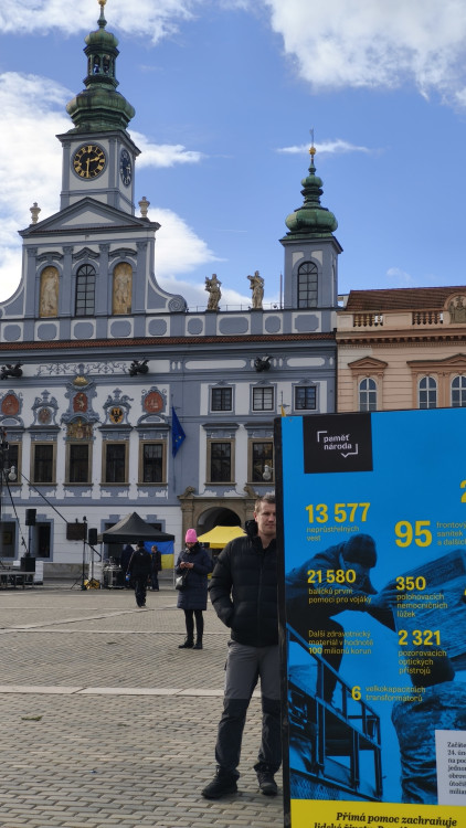 Společně za Ukrajinu. V Budějovicích si stovky lidí připomněly výročí invaze