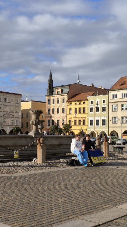 Společně za Ukrajinu. V Budějovicích si stovky lidí připomněly výročí invaze