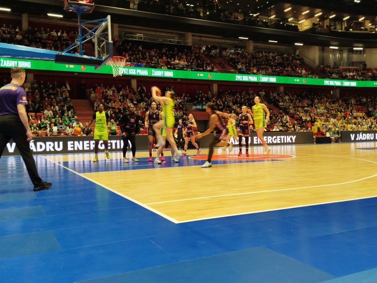Basketbalový zápas ZVVZ USK Praha - Žabiny Brno