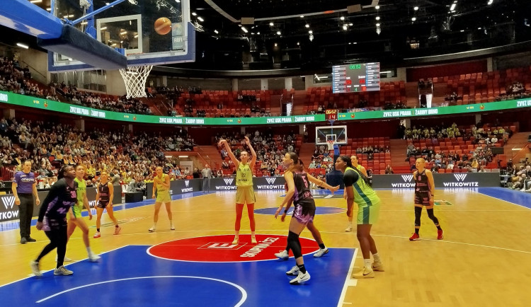 Basketbalový zápas ZVVZ USK Praha - Žabiny Brno