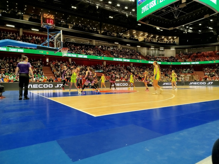 Basketbalový zápas ZVVZ USK Praha - Žabiny Brno