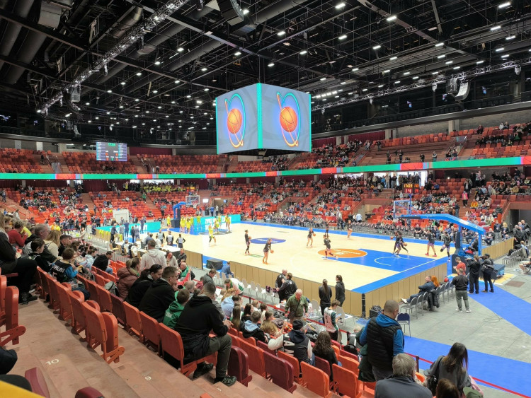 Basketbalový zápas ZVVZ USK Praha - Žabiny Brno